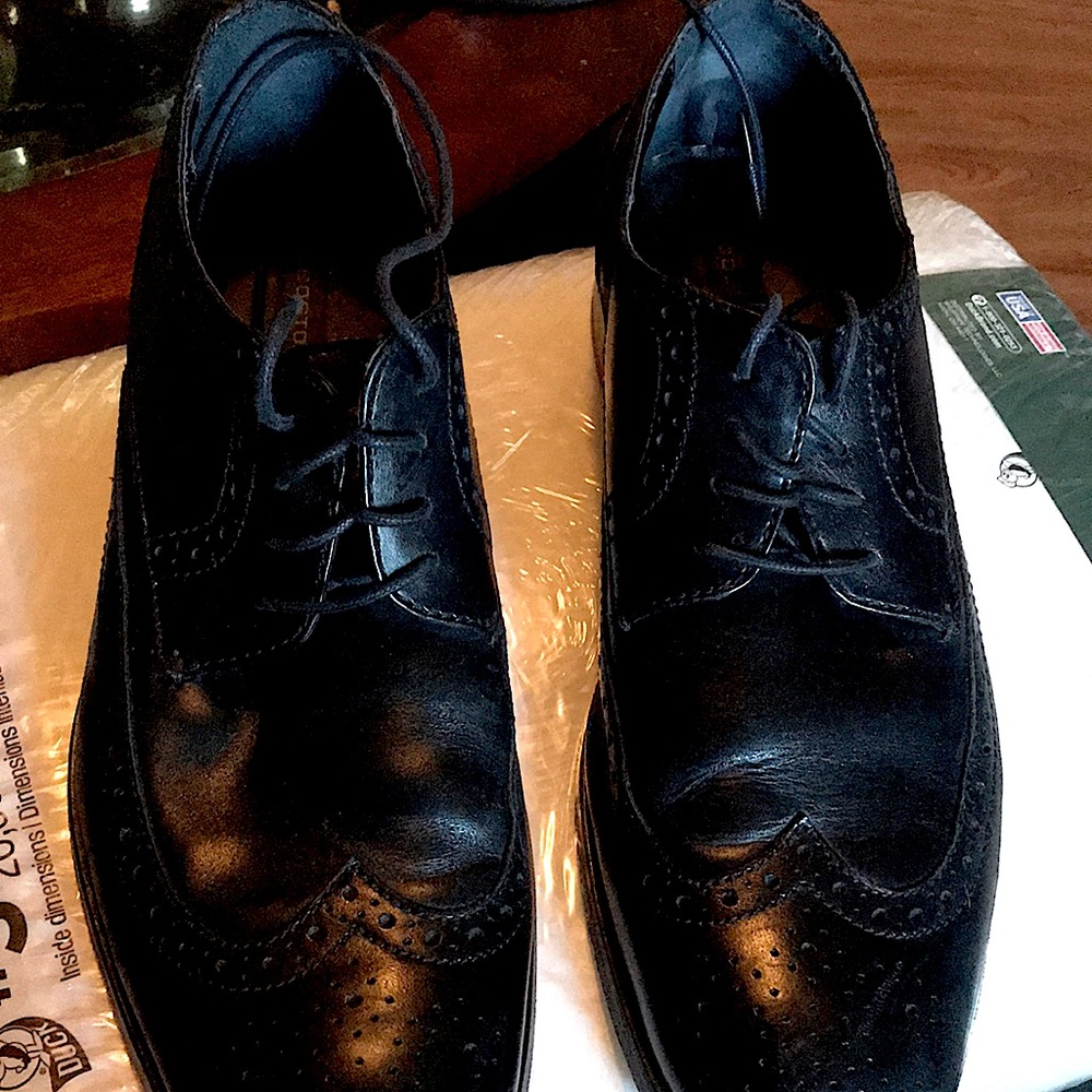 Bostonian Mens Shoes 9M Barely worn Still have a lot of wear Black